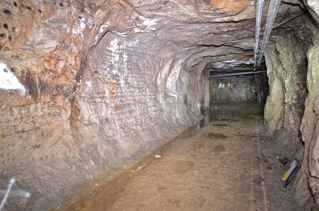 Underground tunnel, granite host rock